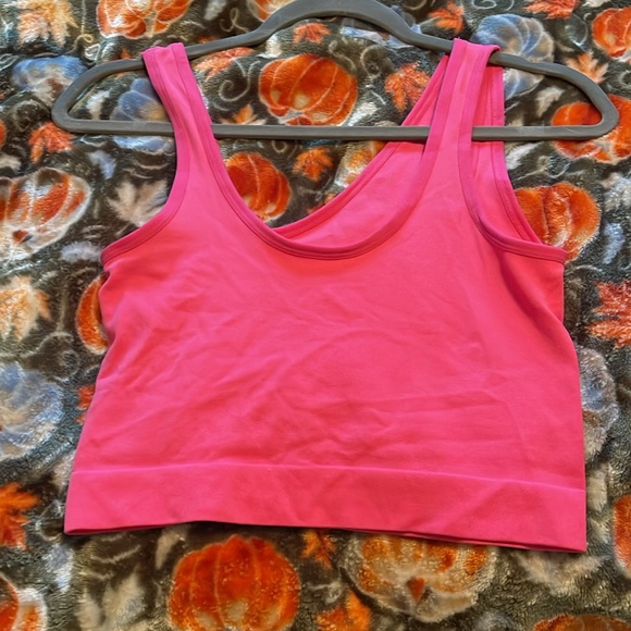 Hot pink crop tank top - Picture 2 of 3
